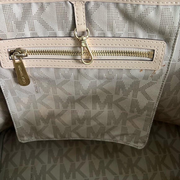 Michael Kors Logo Tote - Picture 14 of 15